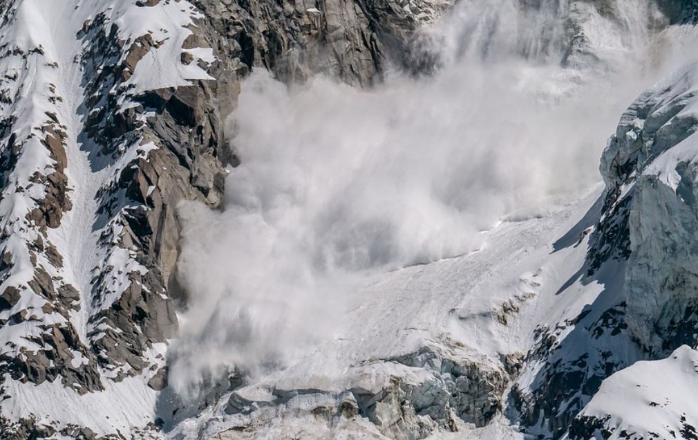 21 symbolic meanings of dreaming about avalanche