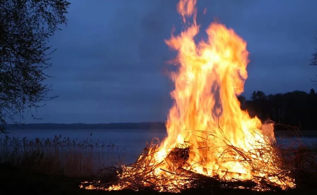 10 Symbolic Meanings of Dreams About Burning