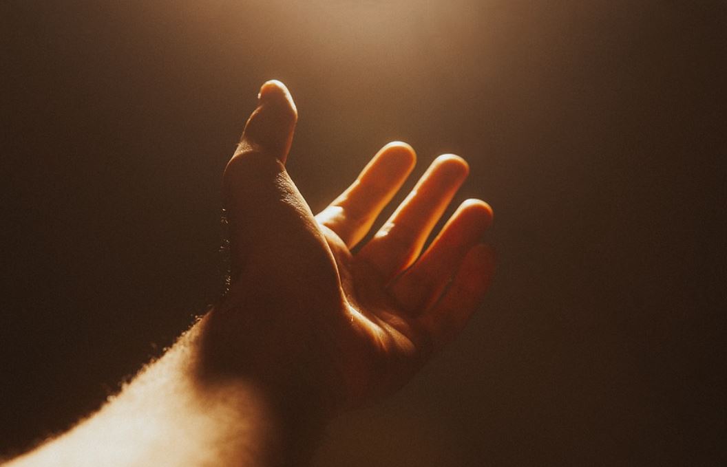 26 Symbolic Meanings of Dreaming of Dirty Hands