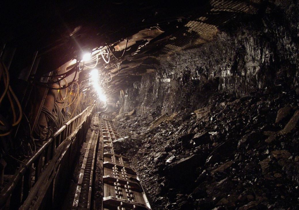25 Symbolic Meanings of Dreaming of a Mine