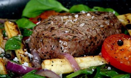 14 Symbolic Meanings of Dreaming About Dining Out