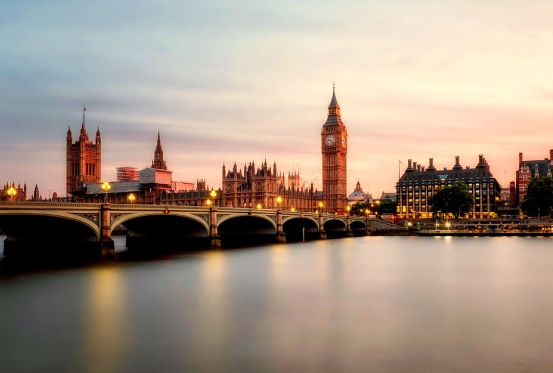 27 Symbolic Meanings of Dreaming of Rivers