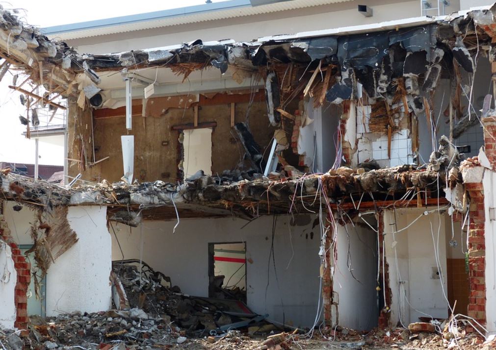 21 Symbolic Meanings of Dreaming of Ruins