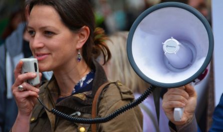 24 Symbolic Meanings of Dreaming of Someone Calling Your Name