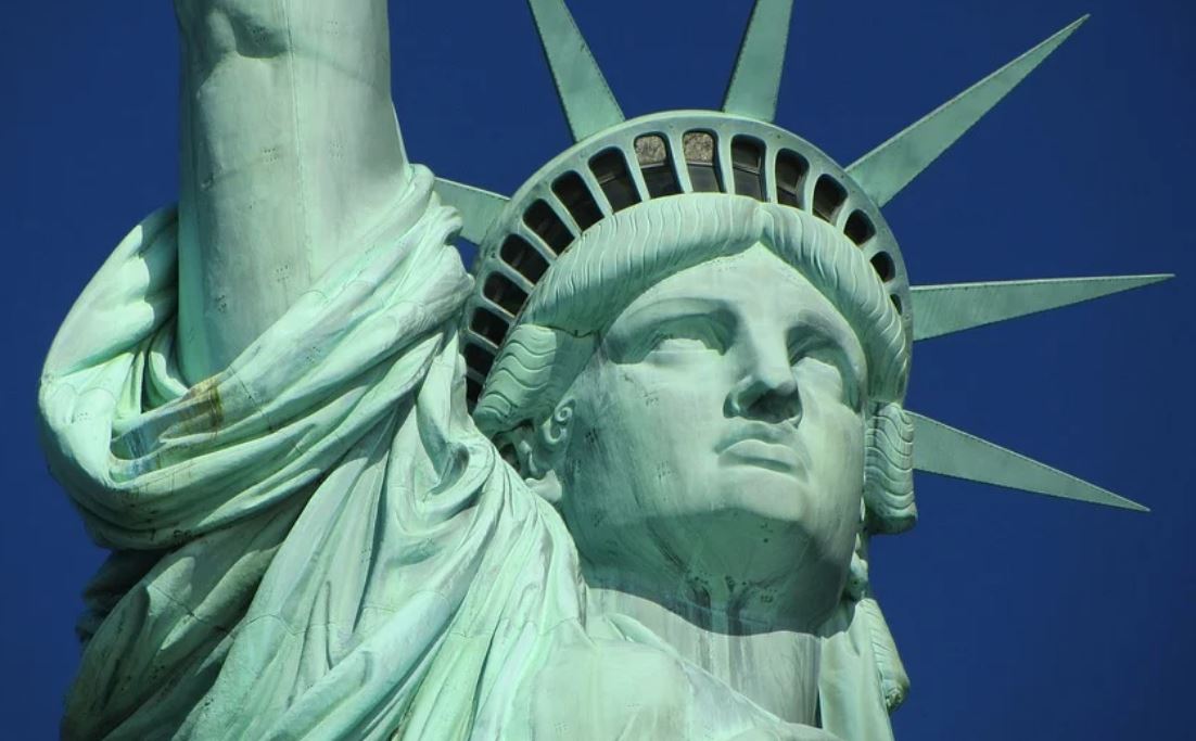 18 Symbolic Meanings of Dreaming About Going to America