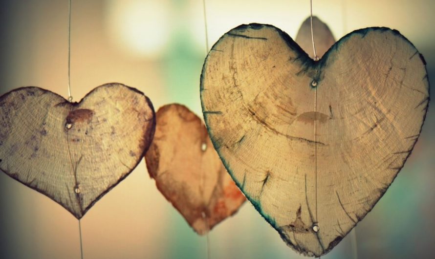 21 Symbolic Meanings of Dreaming About Love
