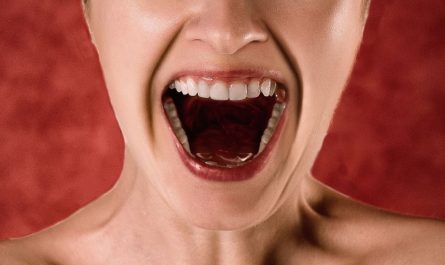 21 Symbolic Meanings of Dreaming of Someone Screaming