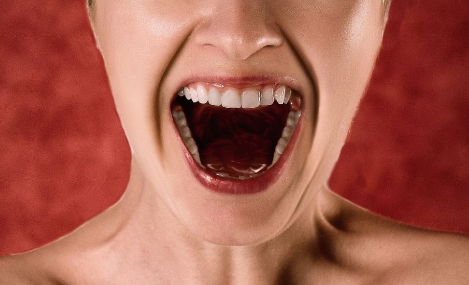 21 Symbolic Meanings of Dreaming of Someone Screaming