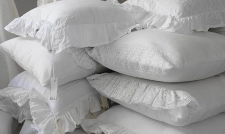 14 Symbolic Meanings of Dreaming About Pillows