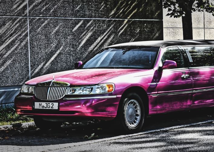 9 Symbolic Meanings of Dreaming of a Luxury Car