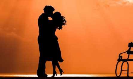 11 Symbolic Meanings of Dreaming About Kissing