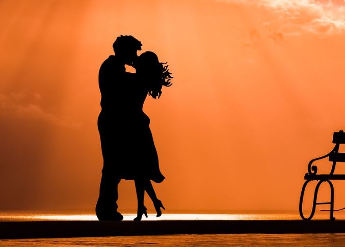 11 Symbolic Meanings of Dreaming About Kissing