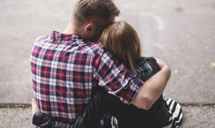12 Symbolic Meanings of Dreaming of Hugging
