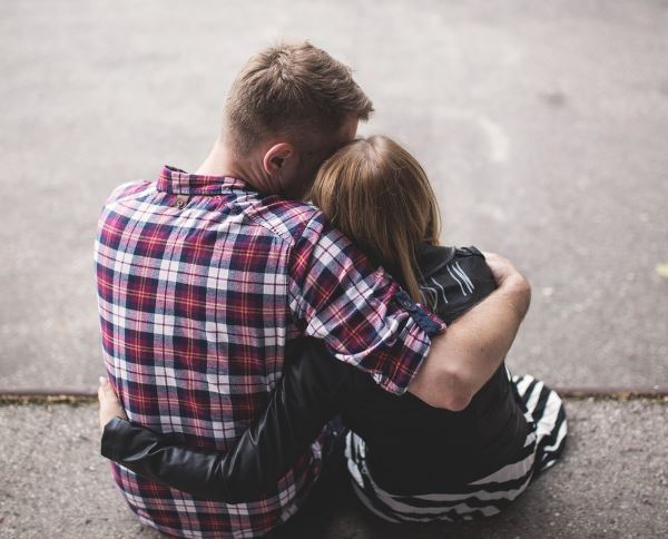 12 Symbolic Meanings of Dreaming of Hugging