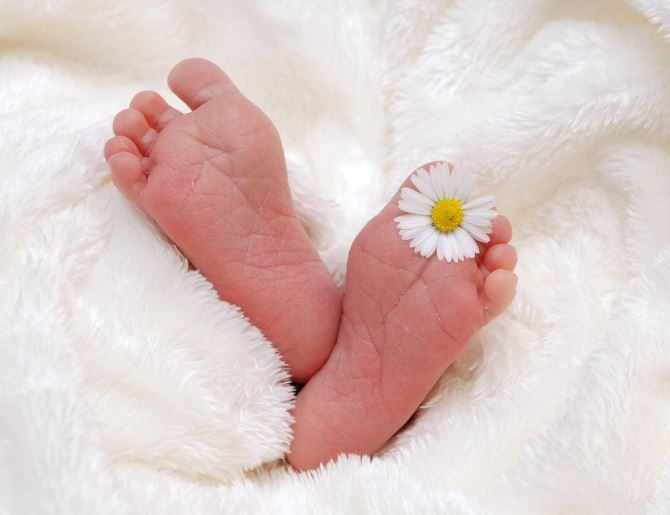 8 Symbolic Meanings of Dreaming About Being Barefoot