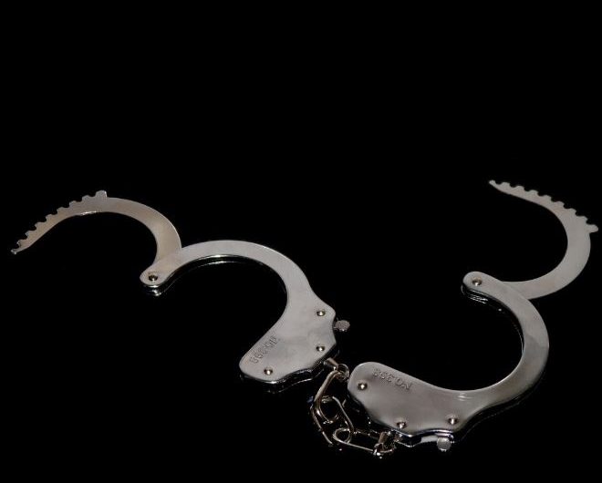 What does it mean to dream of handcuffs?