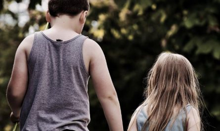 What does it mean to dream of your younger sister?
