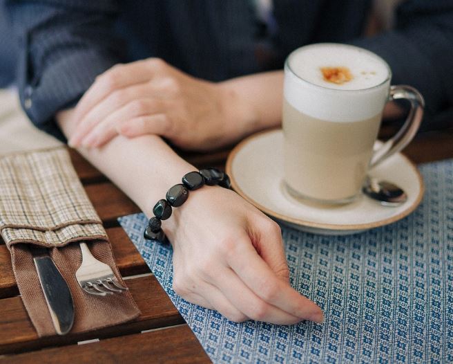 What does it mean to dream of a coffee shop?