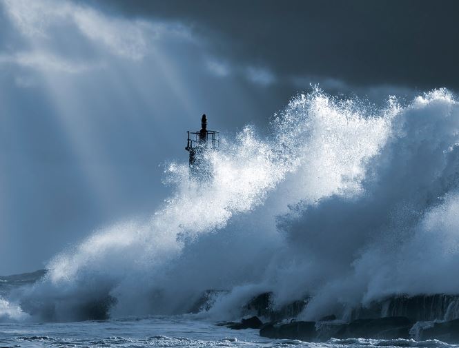 What does it mean to dream of a storm?