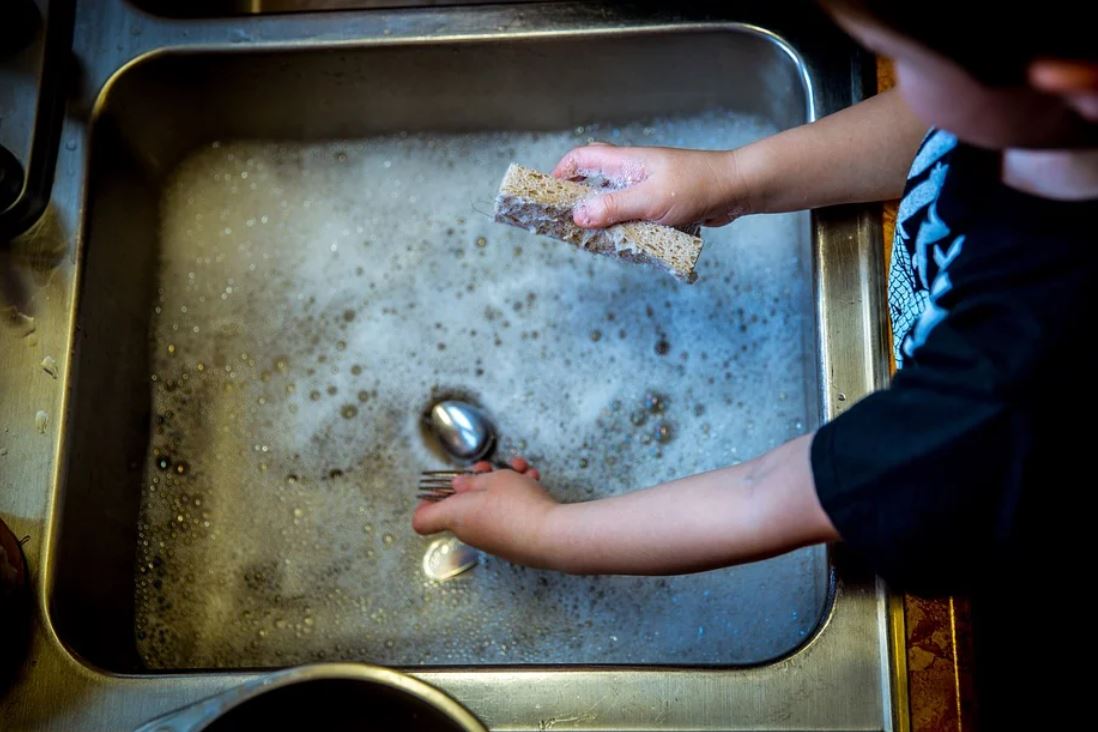 What does it mean to dream about washing dishes?