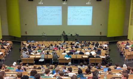 What does it mean to dream of giving a lecture?