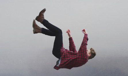 What does it mean to dream of falling?