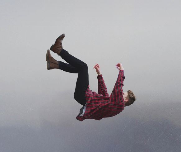 What does it mean to dream of falling?