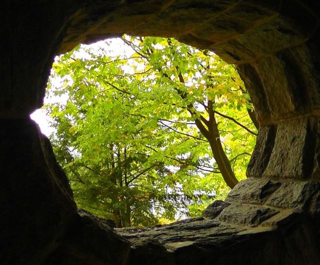 What does it mean to dream of a pit?