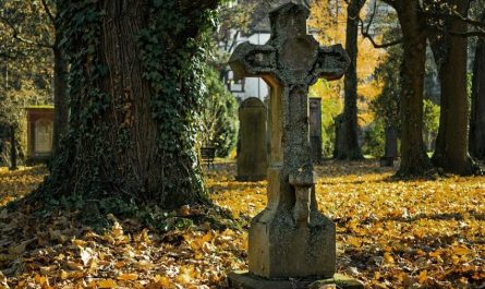 What does it mean to dream of your mother passing away?