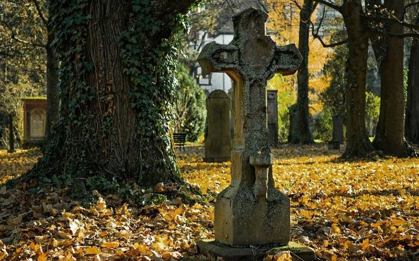 What does it mean to dream of your mother passing away?