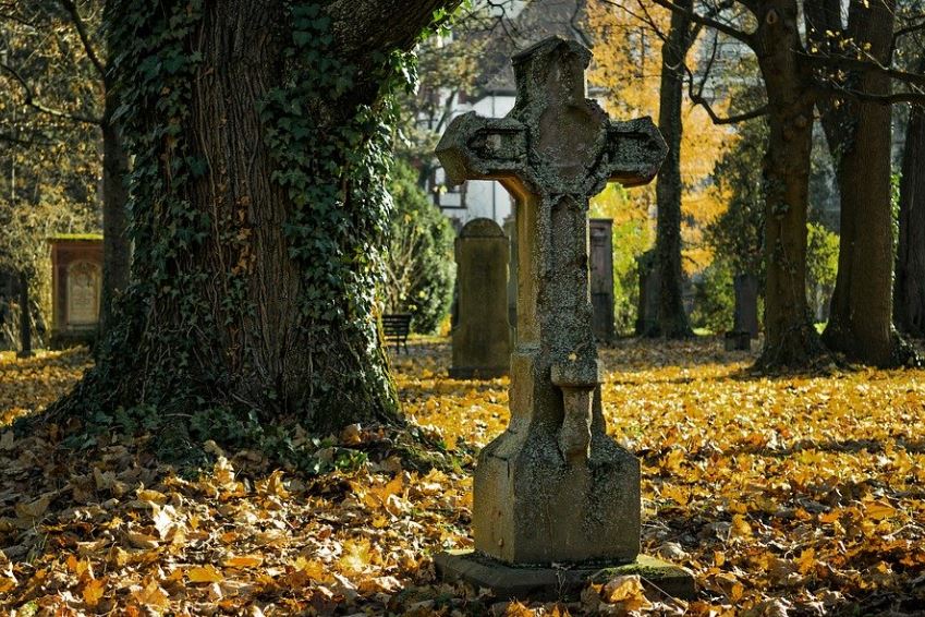 What does it mean to dream of your mother passing away?