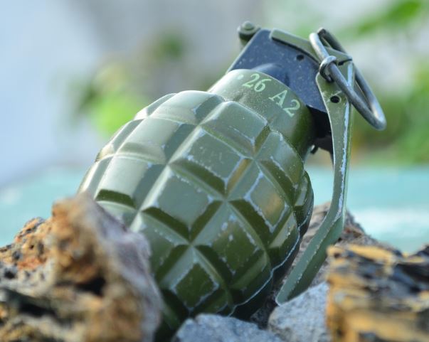 What does it mean to dream of a hand grenade?