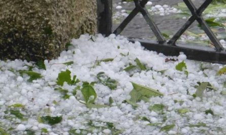 What does it mean to dream of hail?