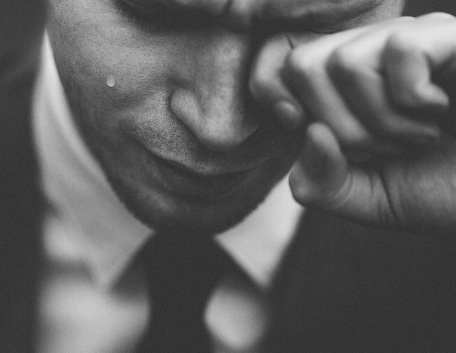 What does it mean to dream of crying?