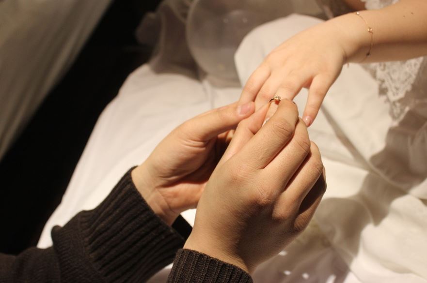 What does it mean to dream about a marriage proposal?