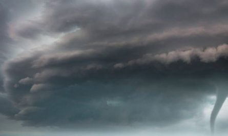 What does it mean to dream of a storm?