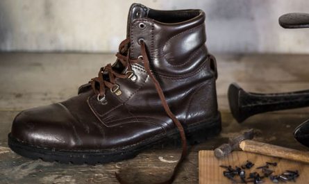 What does it mean to dream of boots?