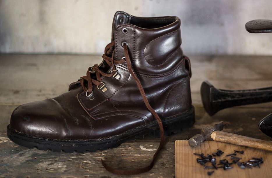 What does it mean to dream of boots?