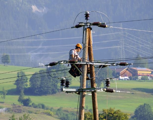 What does dreaming of a utility pole mean?