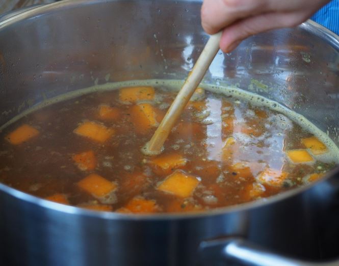 What does it mean to dream of meat broth?