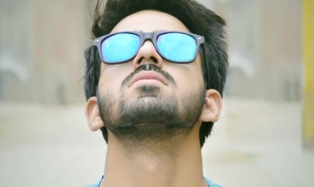 What does dreaming of being handsome mean?