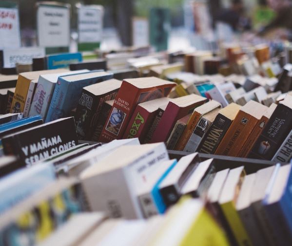 What does dreaming of textbooks mean?