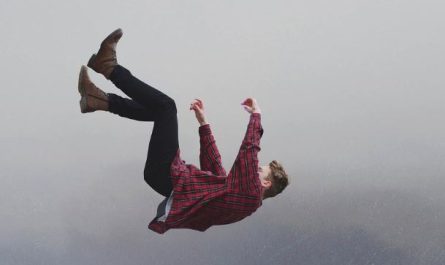 What does dreaming of falling mean?