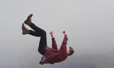 What does dreaming of a cliff mean?