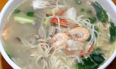What does dreaming of knife-cut noodles mean?