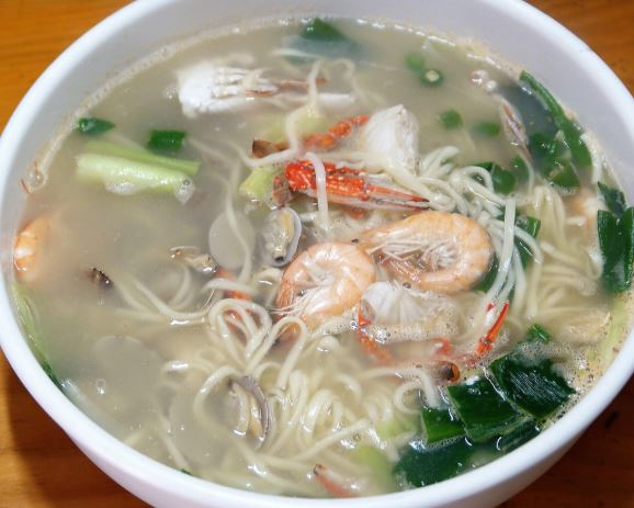 What does dreaming of knife-cut noodles mean?