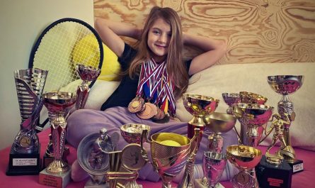 What does it mean to dream of winning an award?